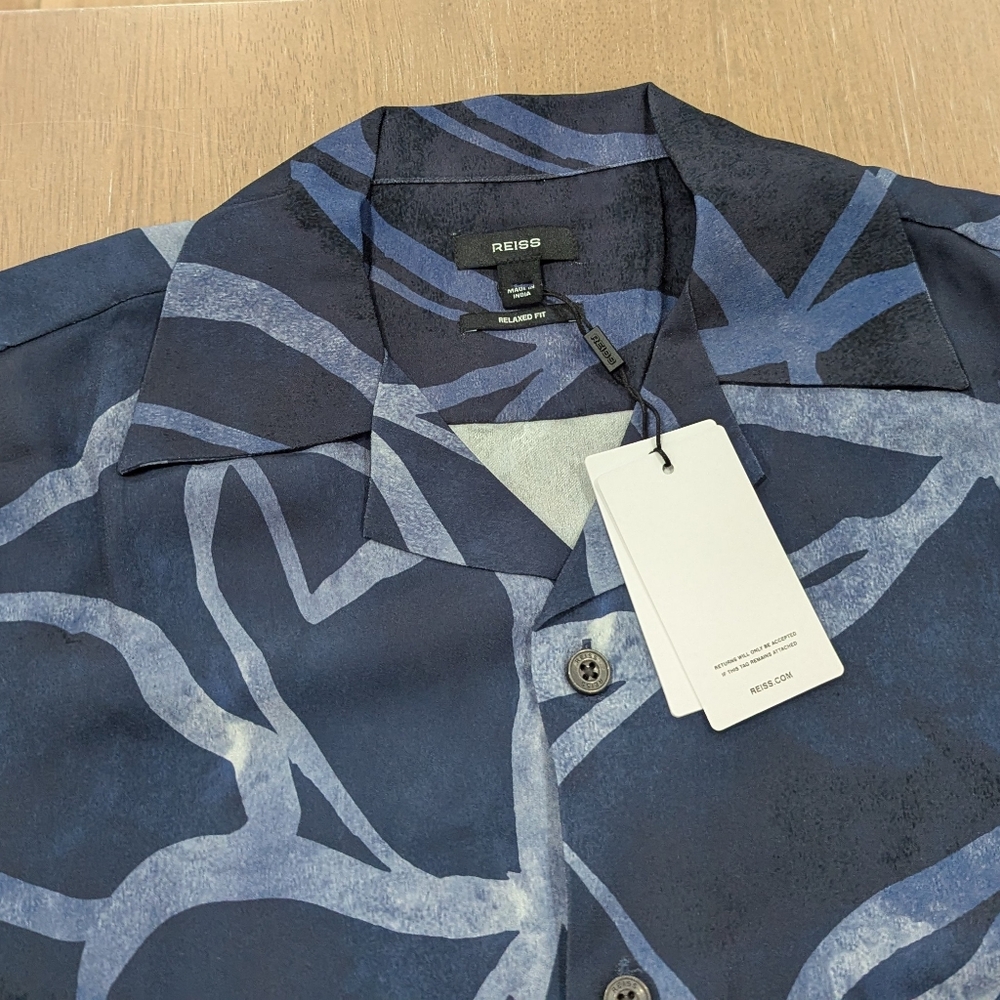 $180 Mens REISS "Jerry" Printed SS Button Up Resort Shirt Indigo Blue - Picture 2 of 4
